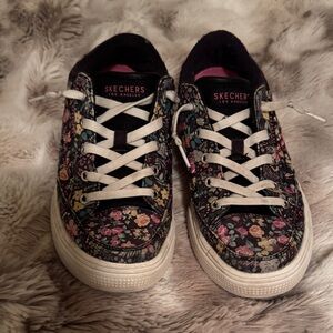 Skechers Floral Memory Foam Black Sneakers